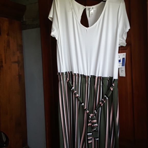 JUST BE-- PAPERBACK WAIST JUMPSUIT ( 3X ) - Picture 4 of 5